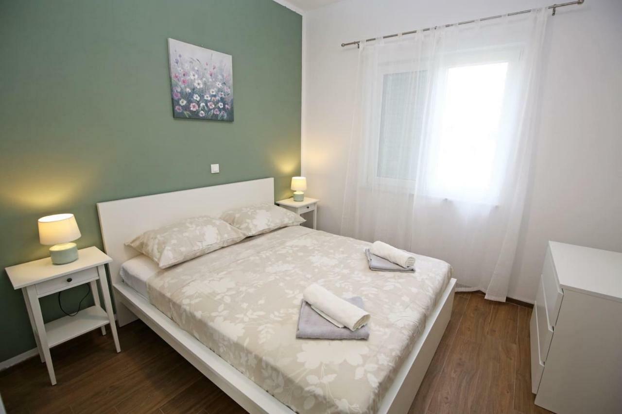 Modern Guest House Rak With Beautiful Pool Šibenik Exteriör bild