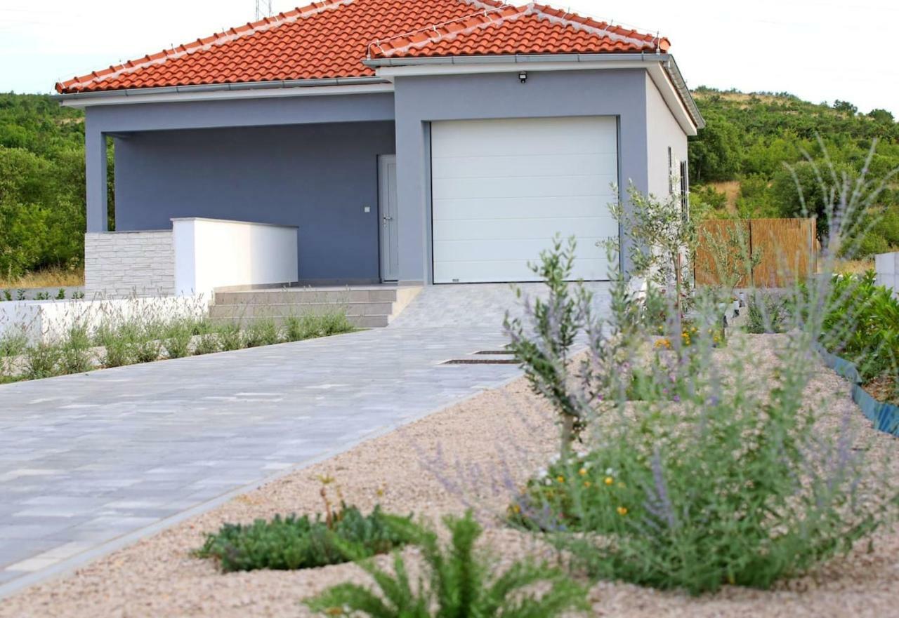 Modern Guest House Rak With Beautiful Pool Šibenik Exteriör bild