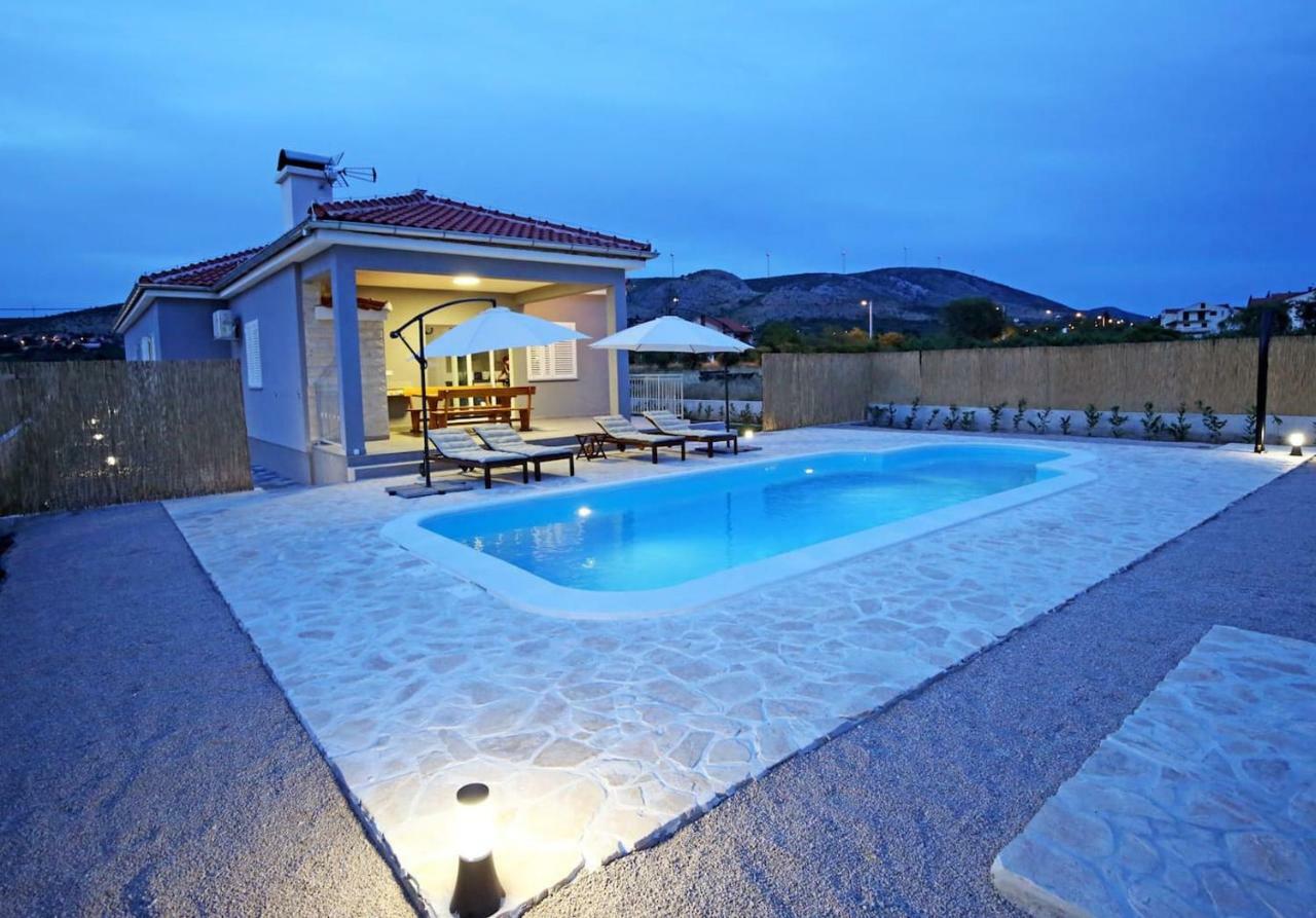 Modern Guest House Rak With Beautiful Pool Šibenik Exteriör bild
